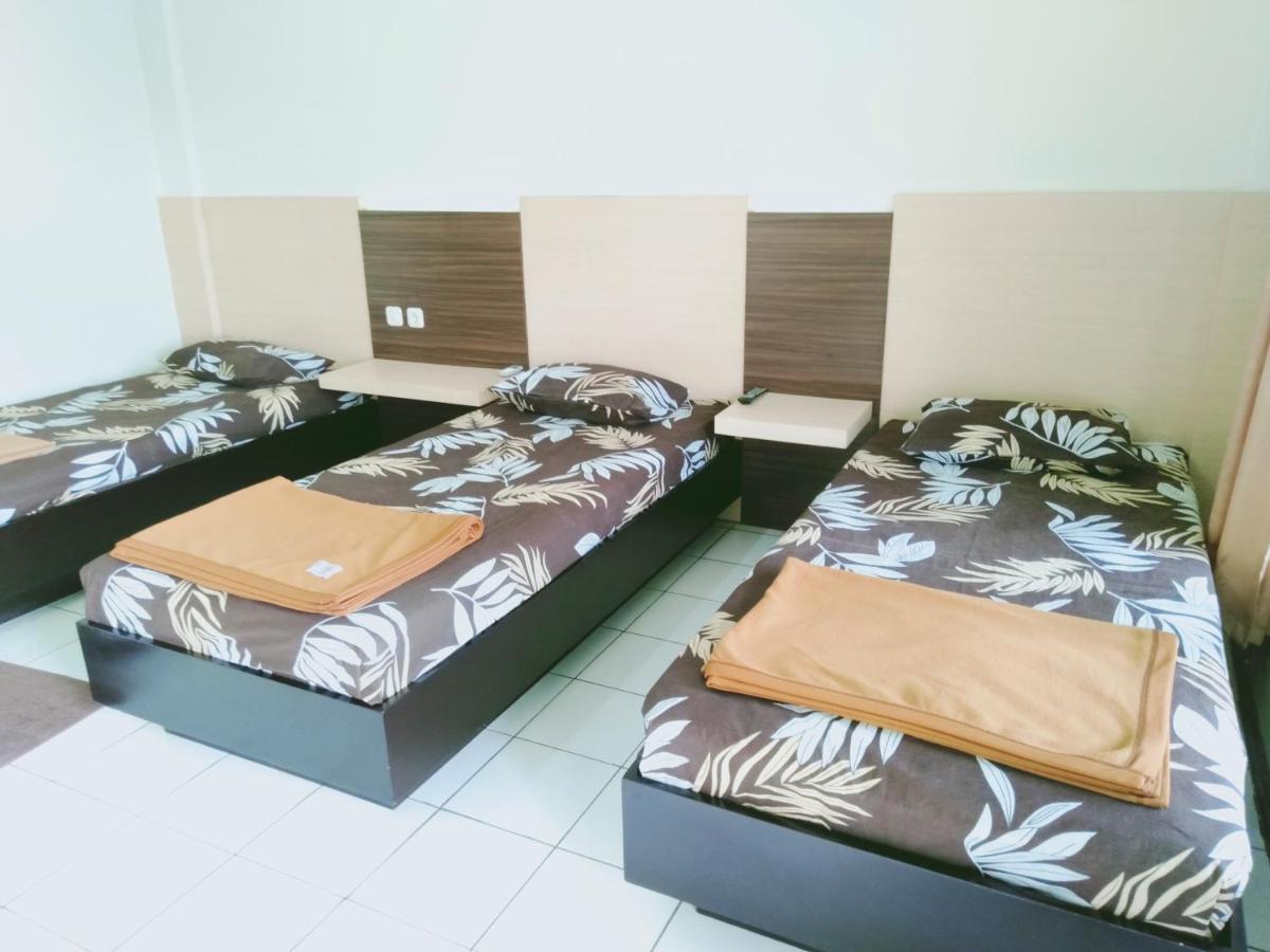 Hotel Taman Indah Мадиун Экстерьер фото