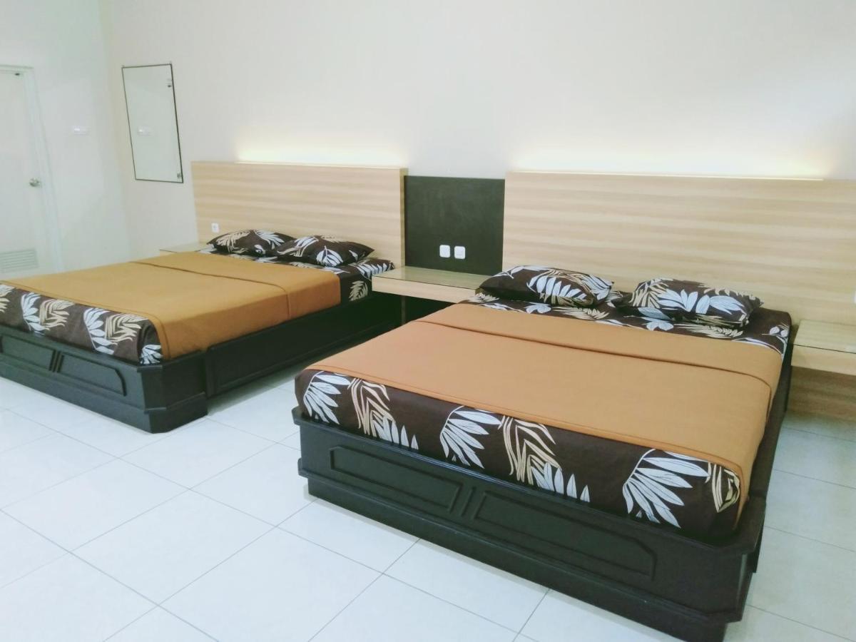 Hotel Taman Indah Мадиун Экстерьер фото