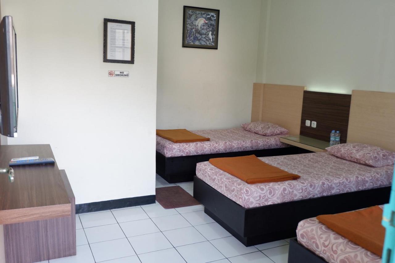 Hotel Taman Indah Мадиун Экстерьер фото