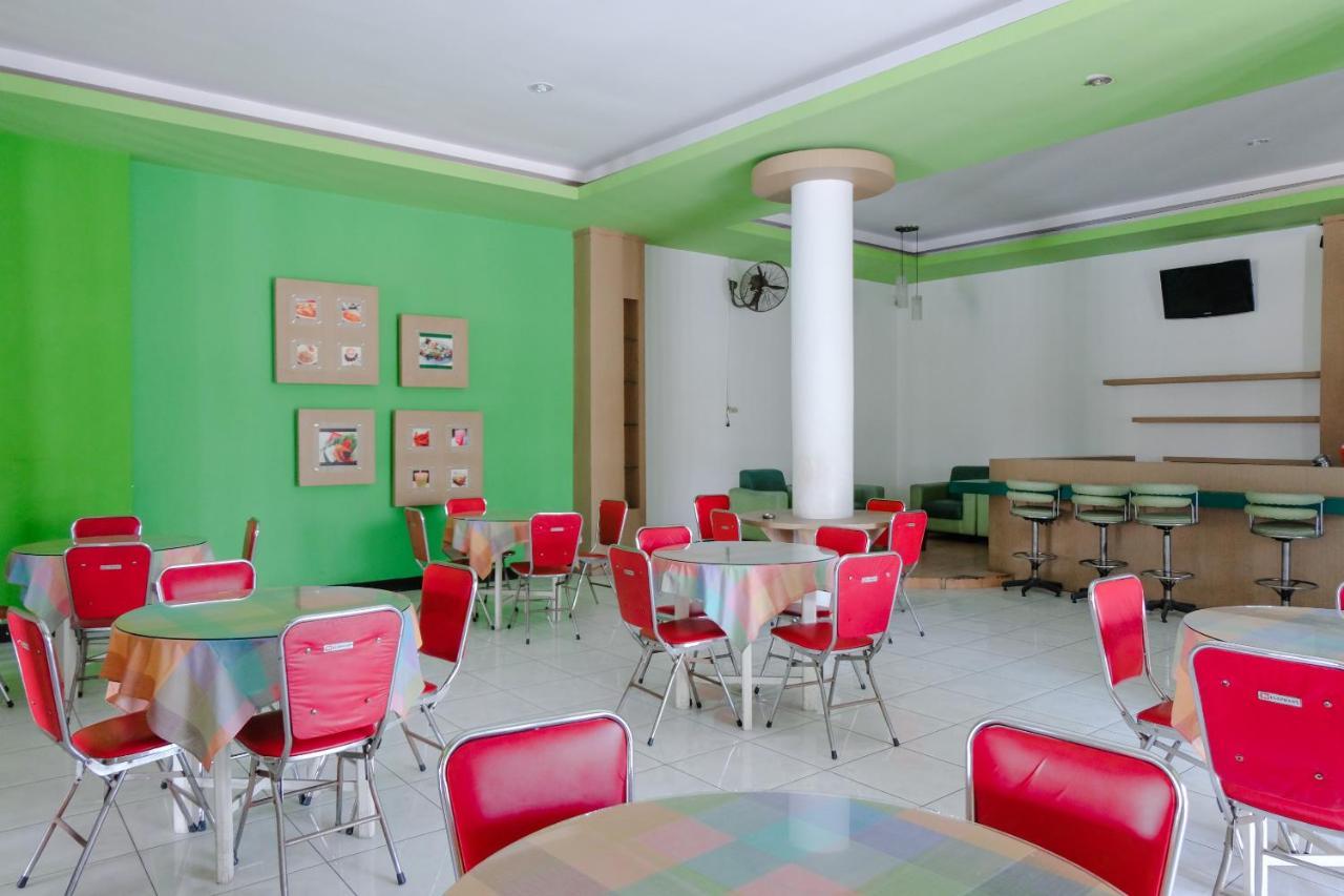 Hotel Taman Indah Мадиун Экстерьер фото